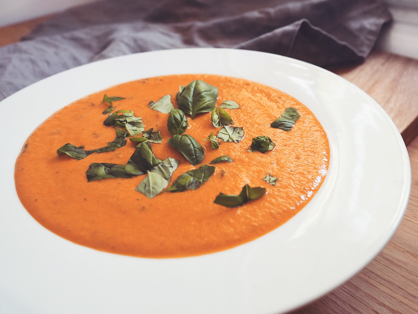 Pomidorowo bazyliowa zupa krem – eatmeplease.pl